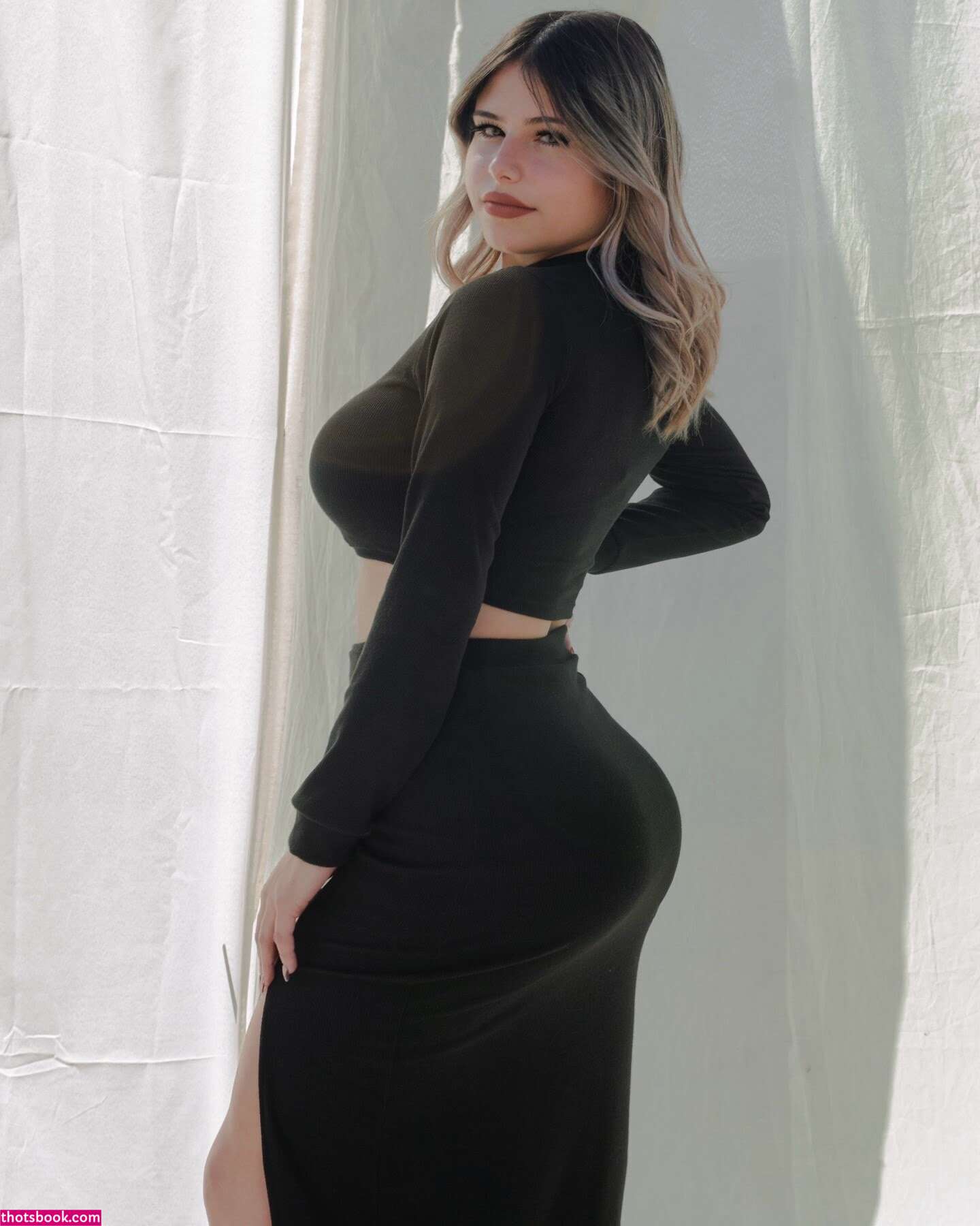 Abril Perez Photo #2