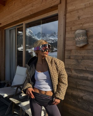 Caroline Daur Photo #16