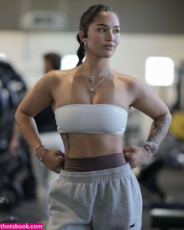 Izzy Flannery Photo #2