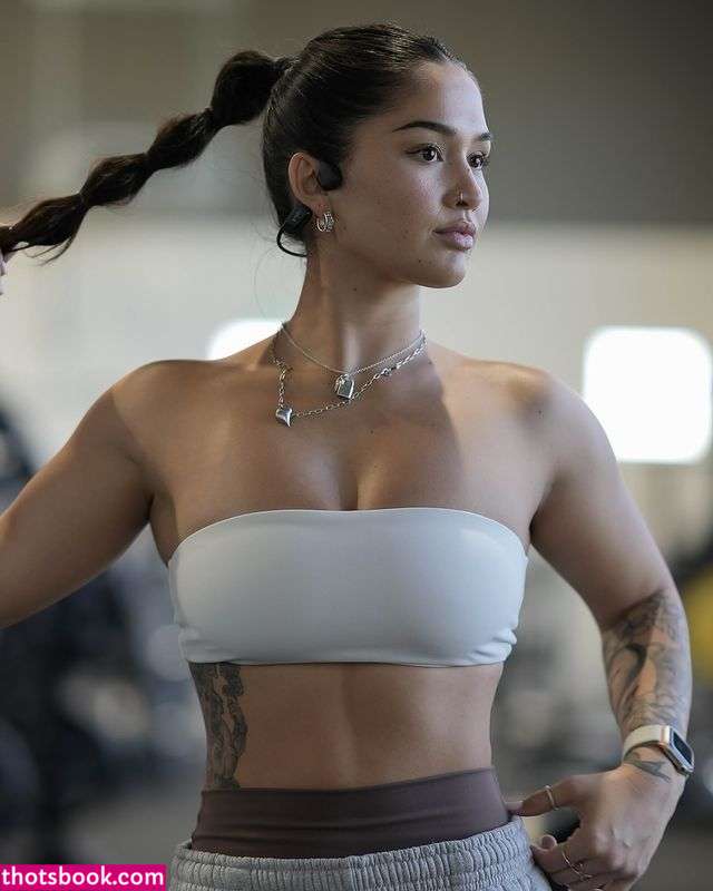 Izzy Flannery Photo #3