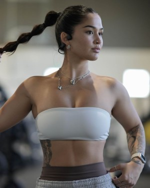 Izzy Flannery Photo #3