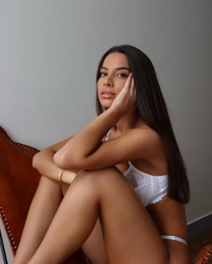 Janine Prigol Photo #9