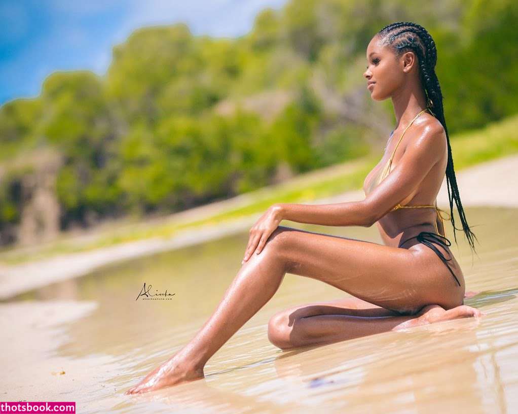 Naomi Brissiere Photo #12