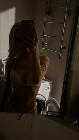 Neea Kuosmanen Photo #7