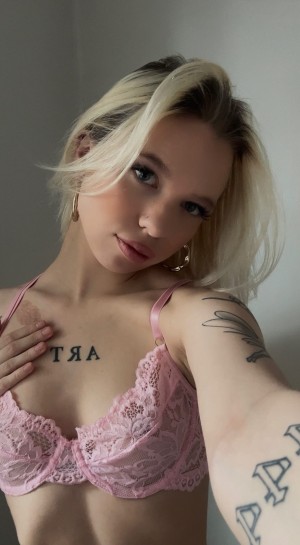 Neea Kuosmanen Photo #18