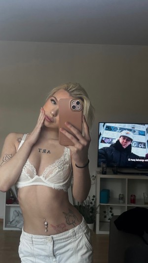 Neea Kuosmanen Photo #20