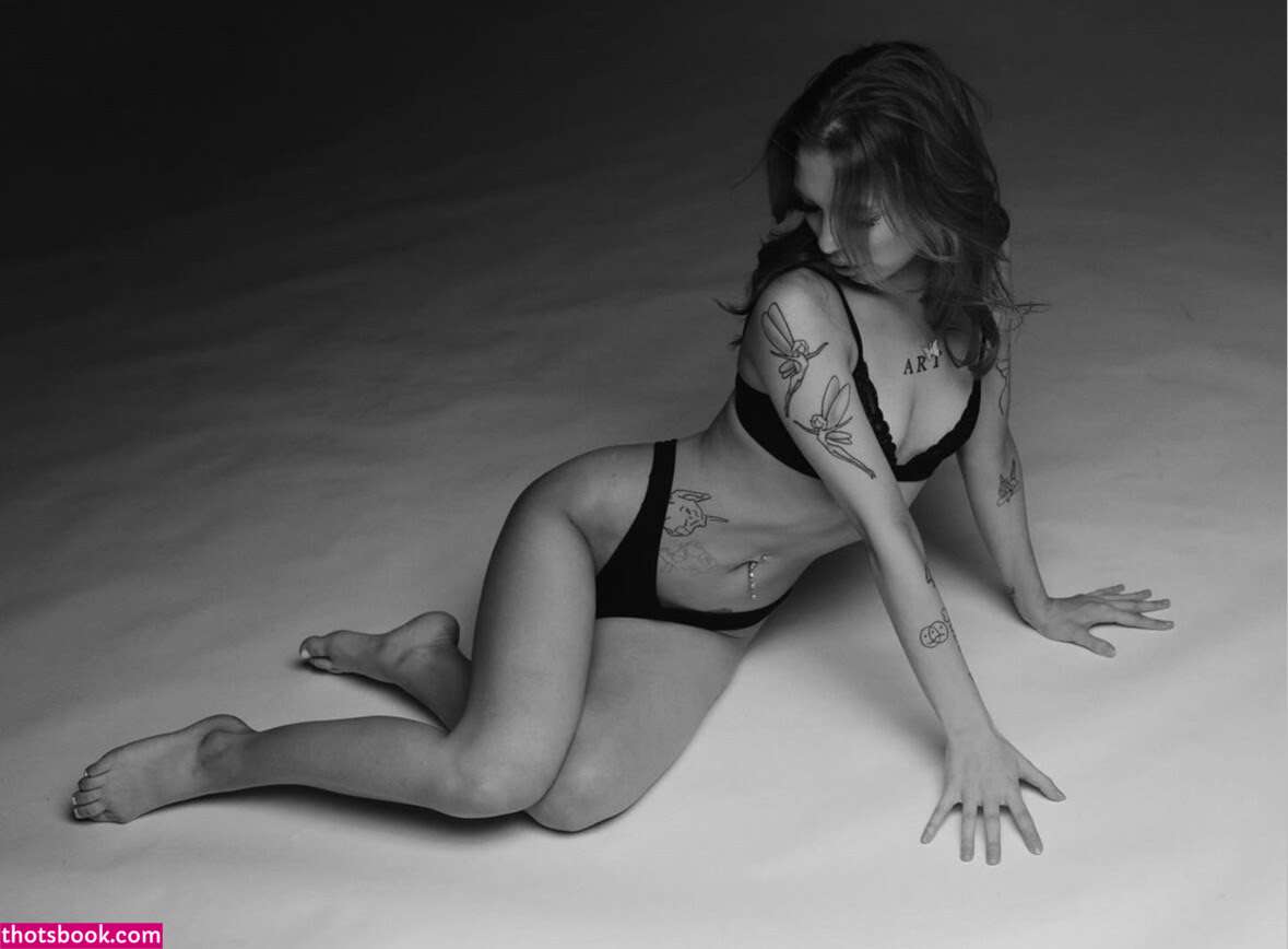 Neea Kuosmanen Photo #22