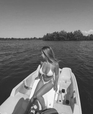 Apoline Perret Photo #7