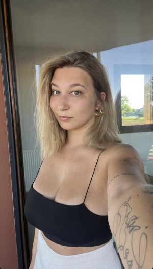 Apoline Perret Photo #28