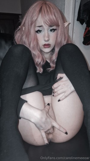 carolinemeeoww Photo #7