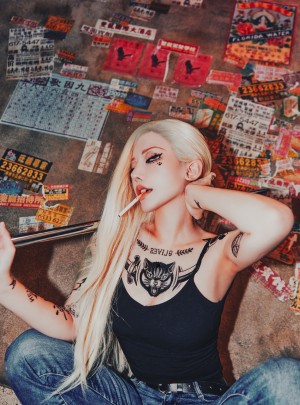 Riri Thisway Photo #14