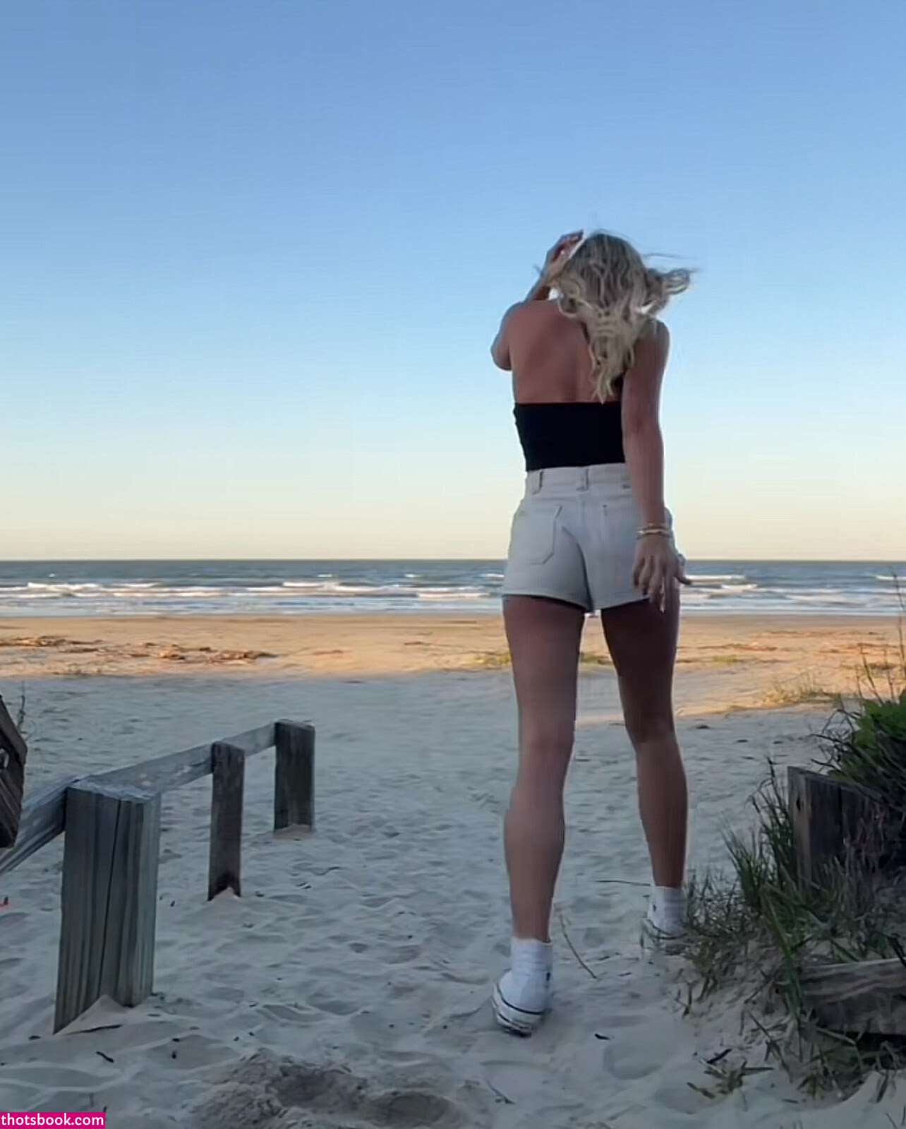 Avea Brown Photo #12