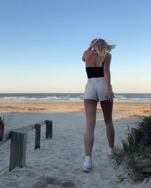 Avea Brown Photo #12