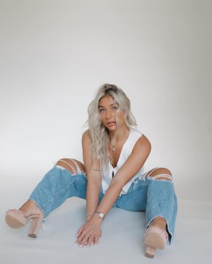 Megan Mullins Photo #6