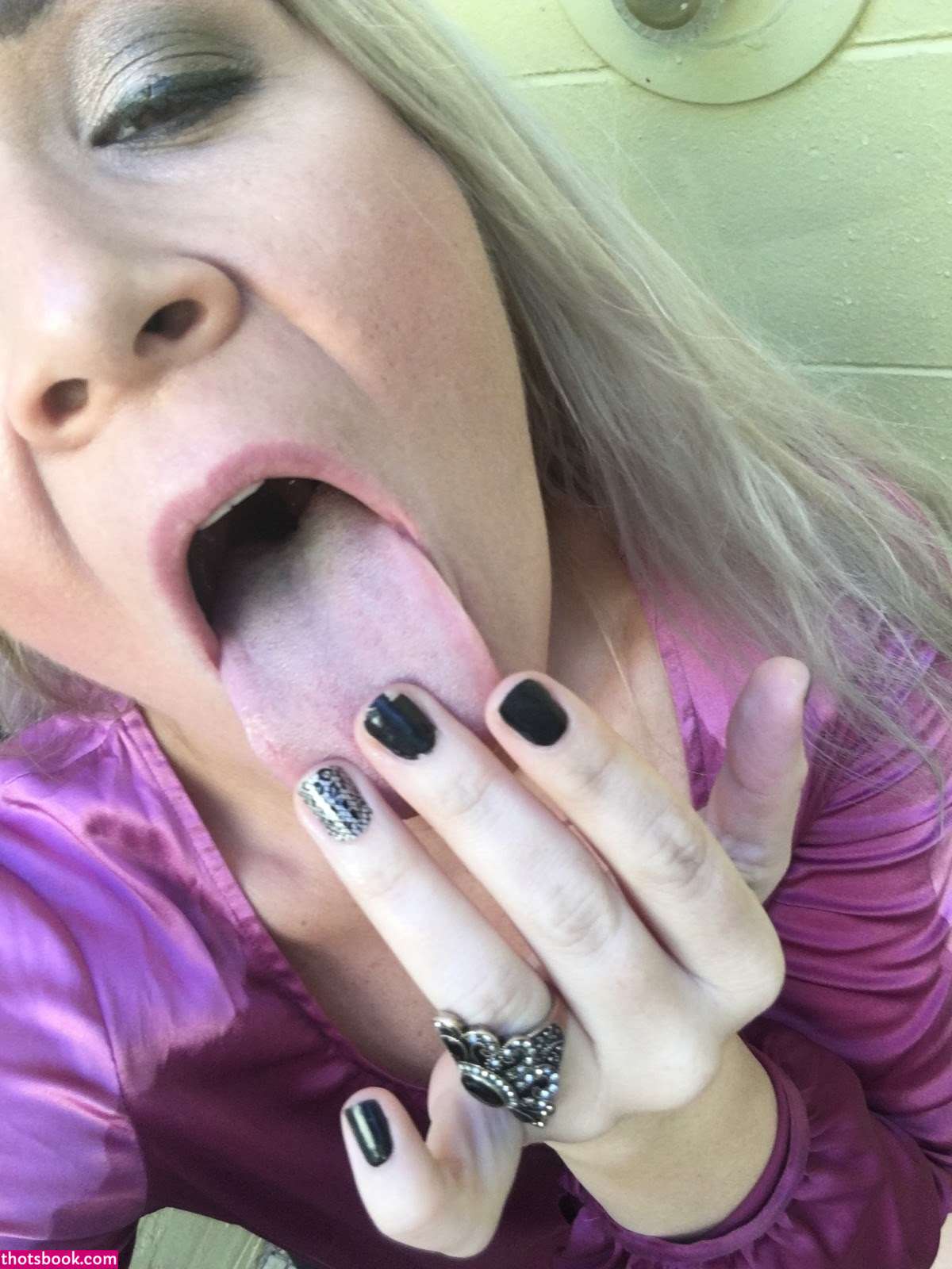 Ms Whitney Morgan Photo #5