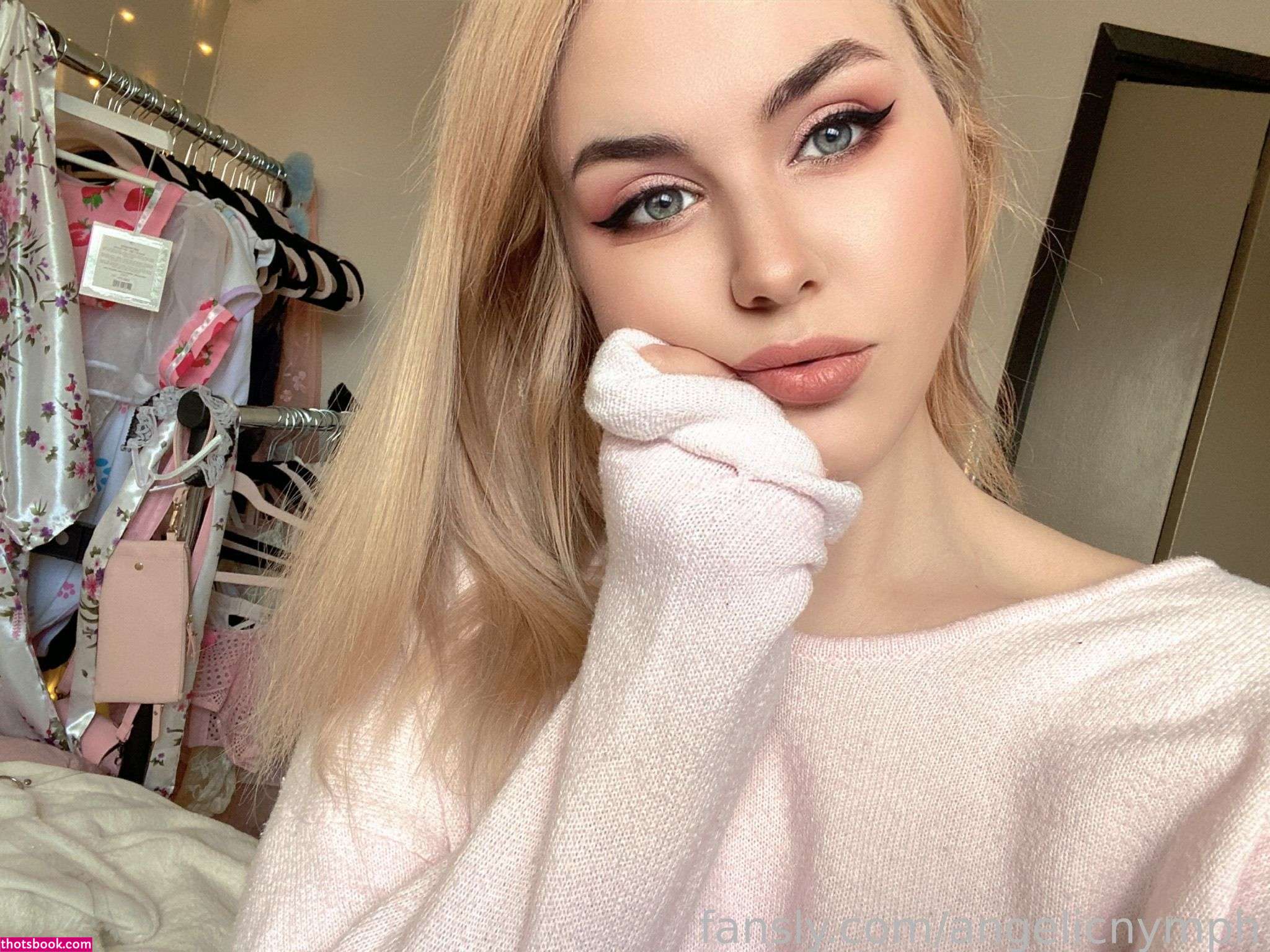 angelicnymph Photo #1