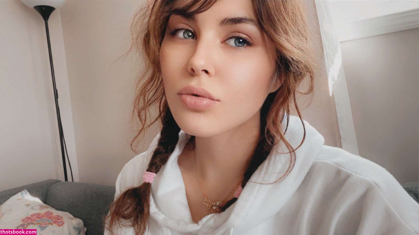 angelicnymph Photo #3