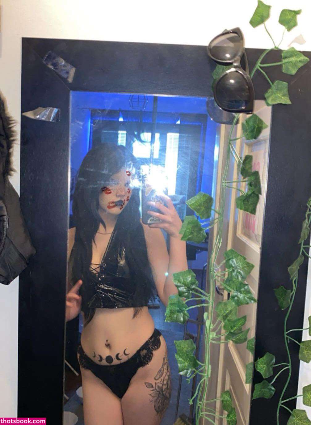 Gothic Elvira Photo #8