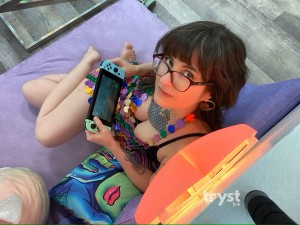 Kitty Karlyle Photo #4