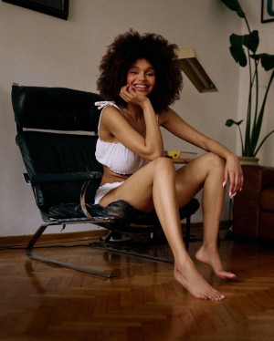 Nicole Akonchong Photo #19