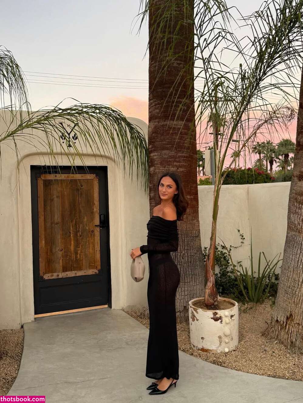 Sydney Marshall Photo #6