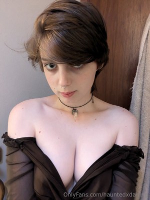 hauntedxdarling Photo #2