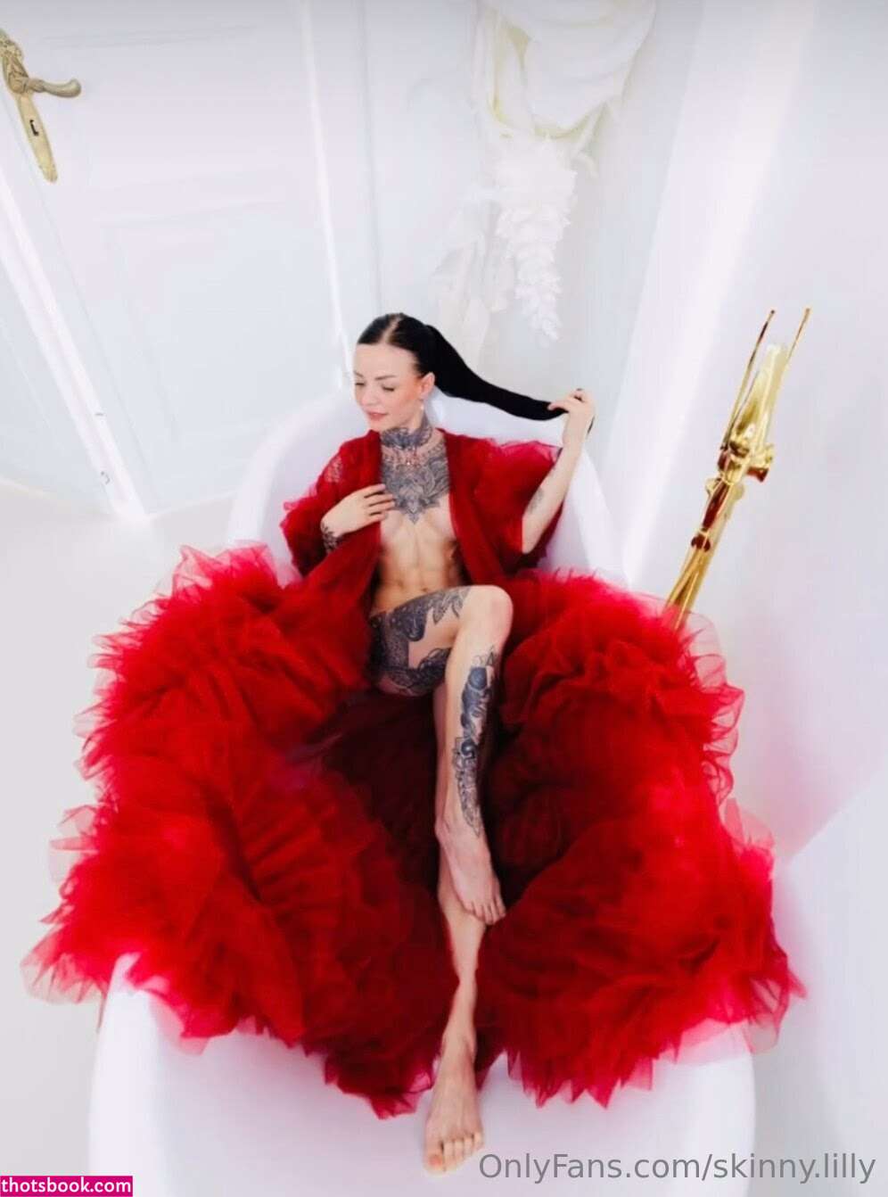 Skinny Lilly Photo #10