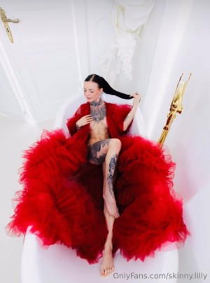 Skinny Lilly Photo #10