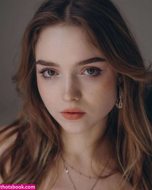 Yuliana Peters Photo #4