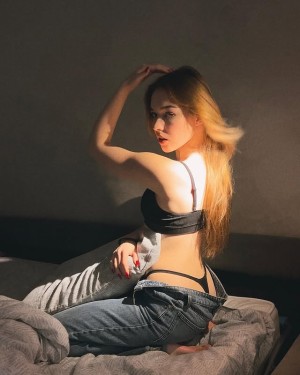 Yuliana Peters Photo #3