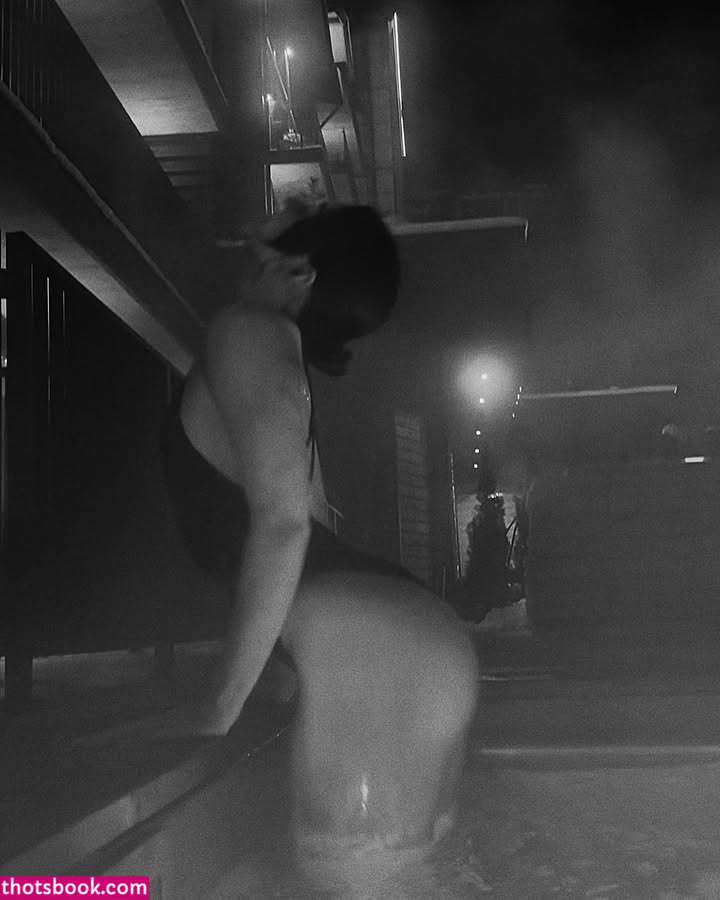 Yuliana Peters Photo #9