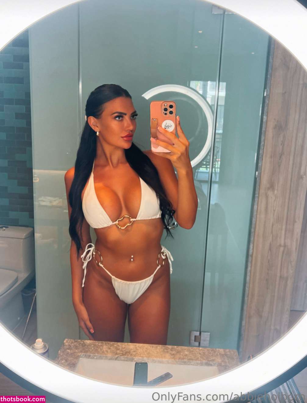 Abbie Holborn Photo #20