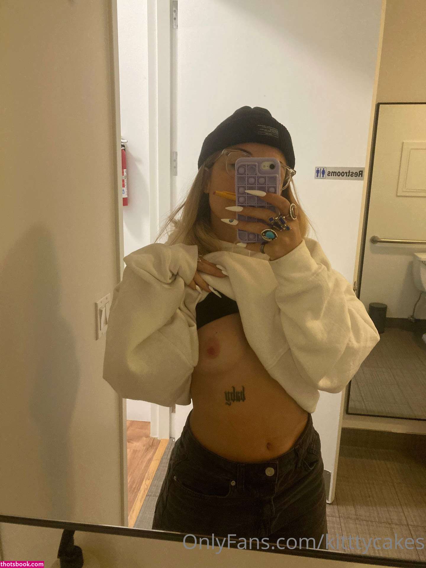 kitttycakes Photo #21