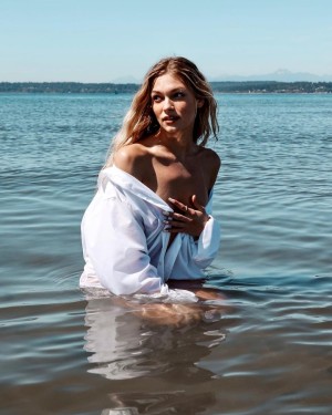 Julia Miller Photo #29