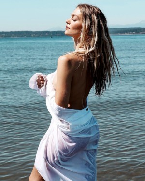 Julia Miller Photo #30