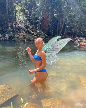 Zara Mander Photo #4