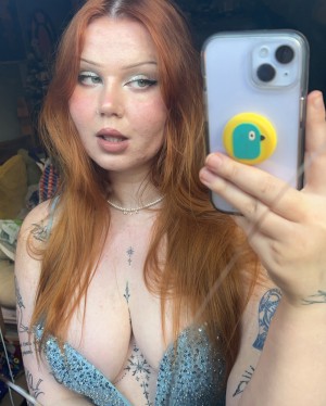 Taylor Hutchings Photo #22