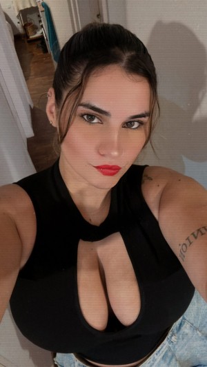 Victoria Hessel Photo #3