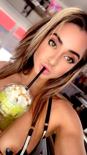 Barista Alexis Photo #10