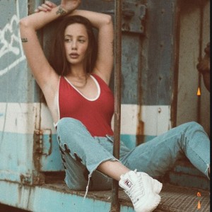 Emuna Zuzut Photo #16