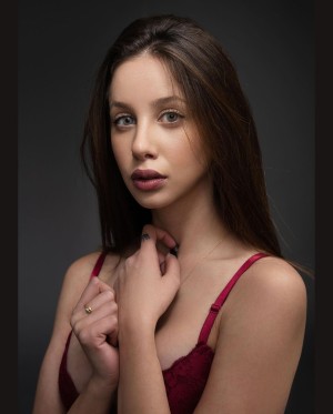 Emuna Zuzut Photo #26