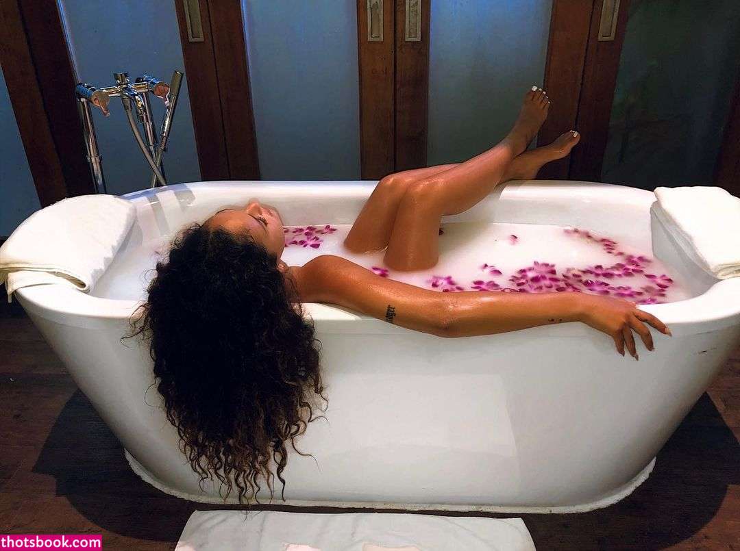 Kamilya Peer Levi Photo #4