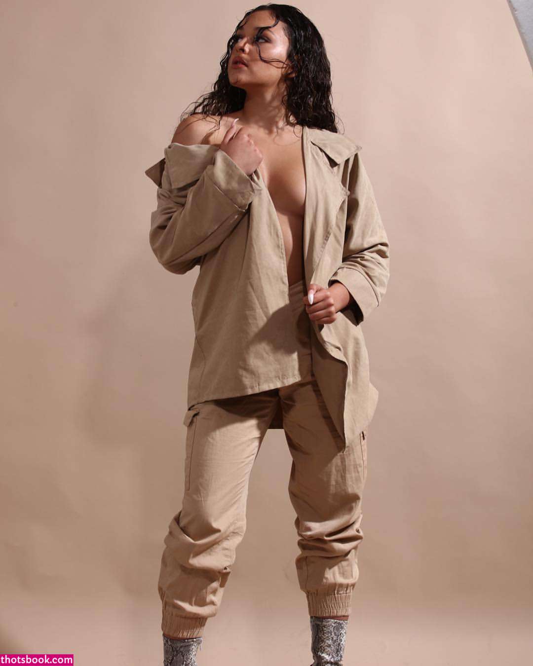 Kamilya Peer Levi Photo #5