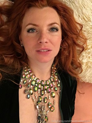 Iris Goldea Photo #23