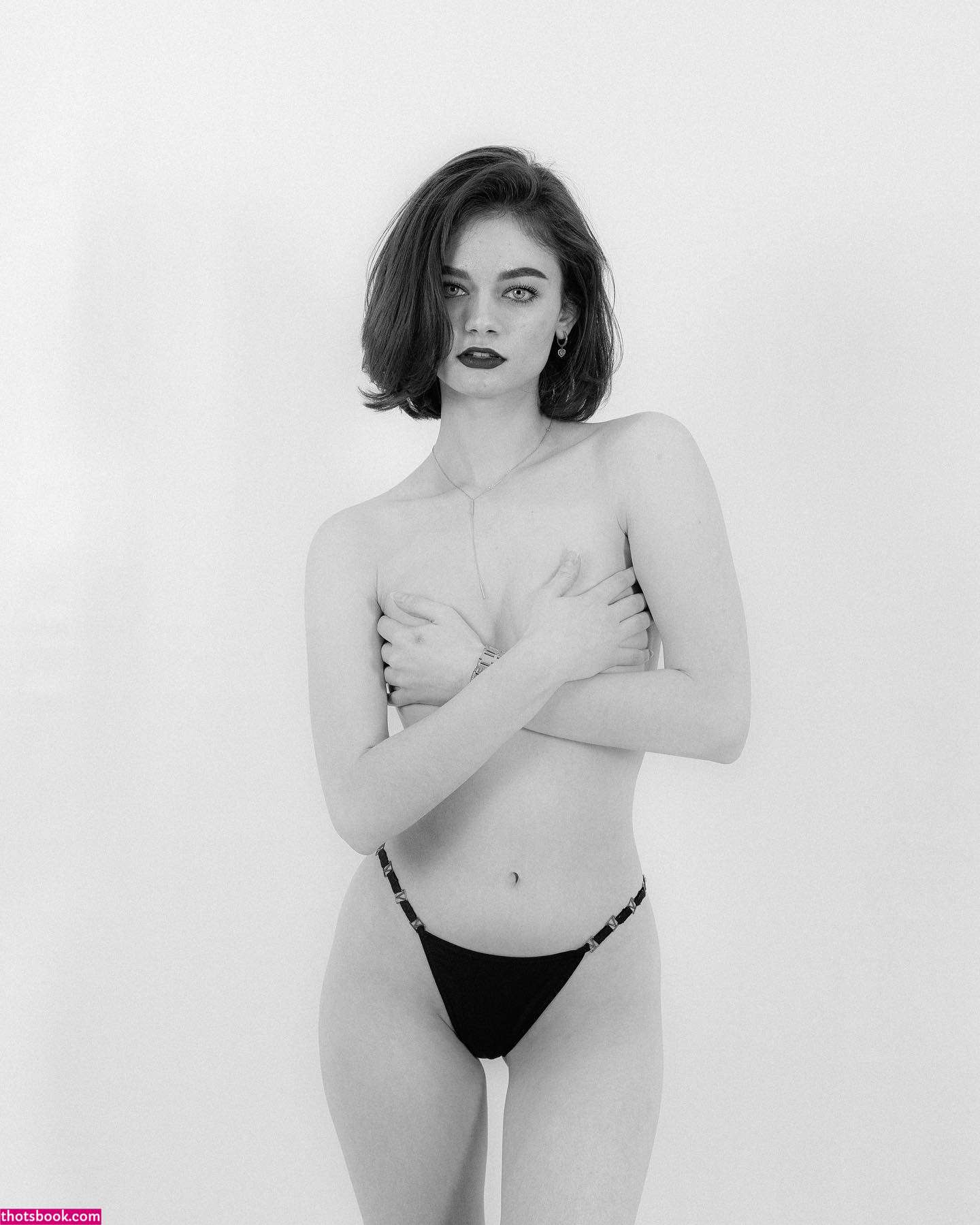 Pieceofme Vi Photo #9