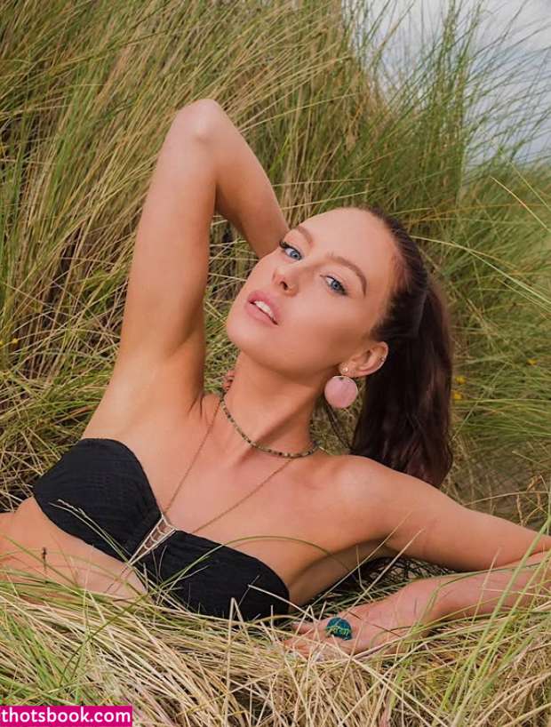 Oliviarcox Photo #15