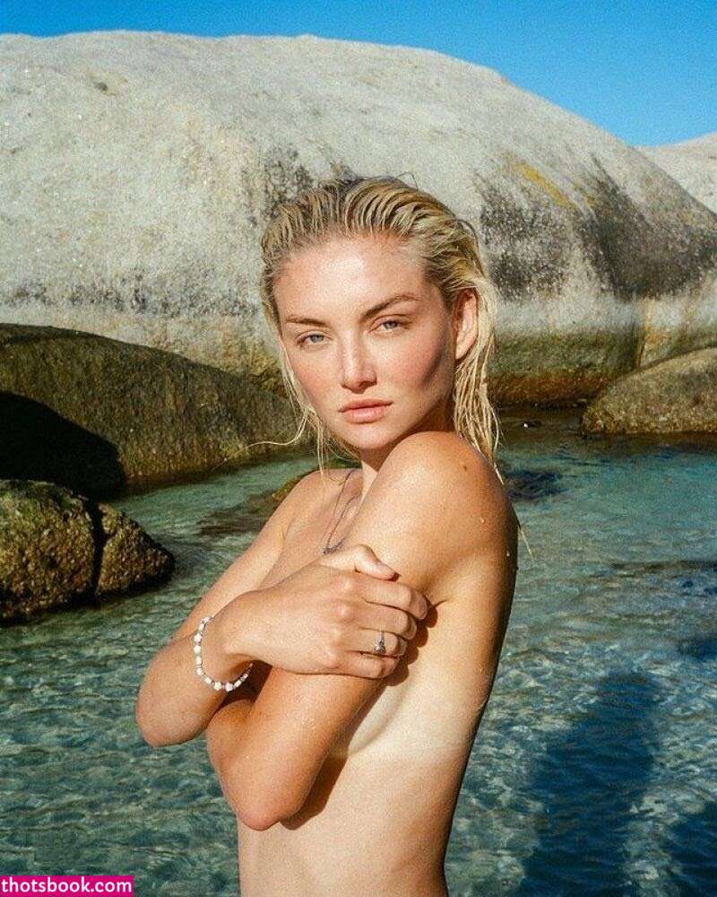 Julia Wulf Photo #28