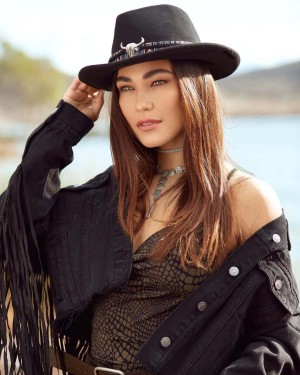 Lisa Dillon Photo #14