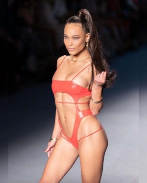 Lisa Dillon Photo #23