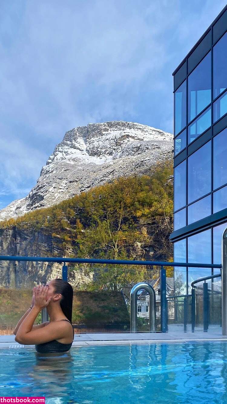 Rina Dakota Photo #4